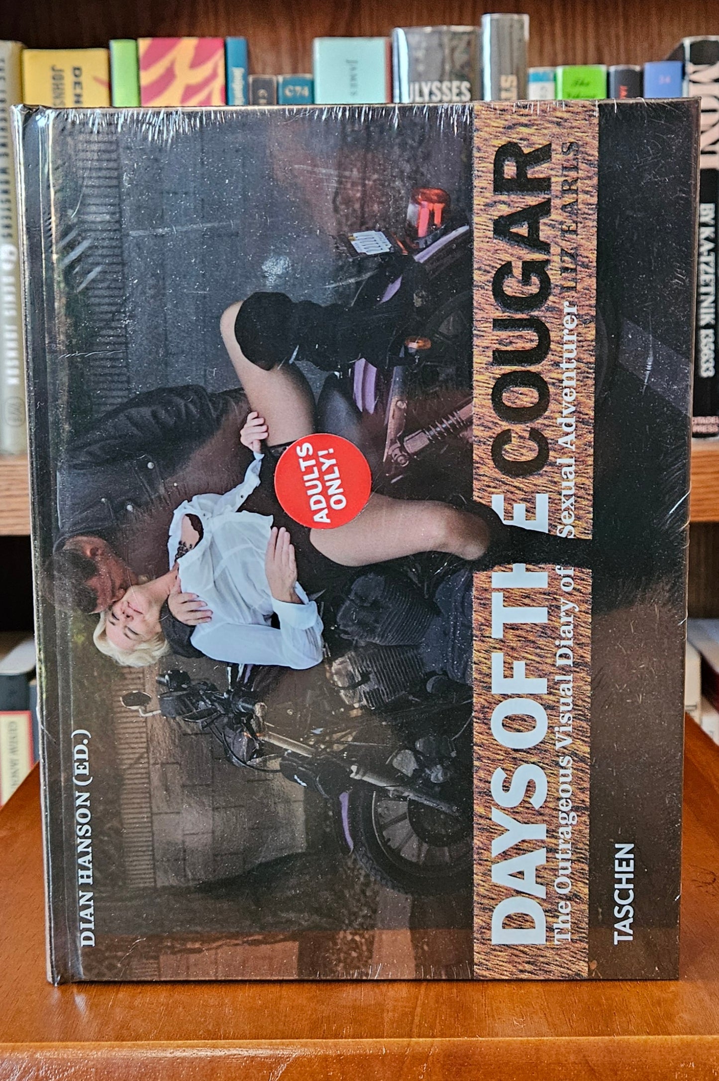 Liz Earls: Days of the Cougar - Dian Hanson (ed)